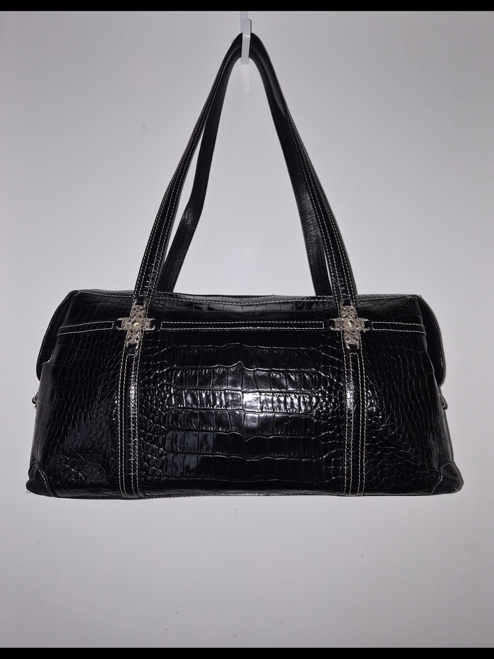 Black Heart-Detail Croc-Embossed Women’s Handbag - Picture 3 of 10